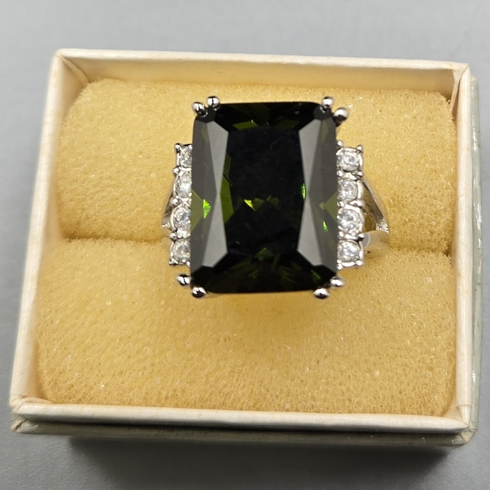Nolan Miller Ring with Green Garnet Gemstone & Side Crystals Sz 6